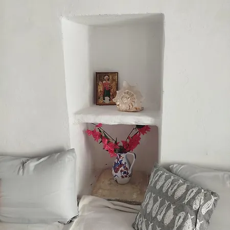 Almyra Traditional Ándros